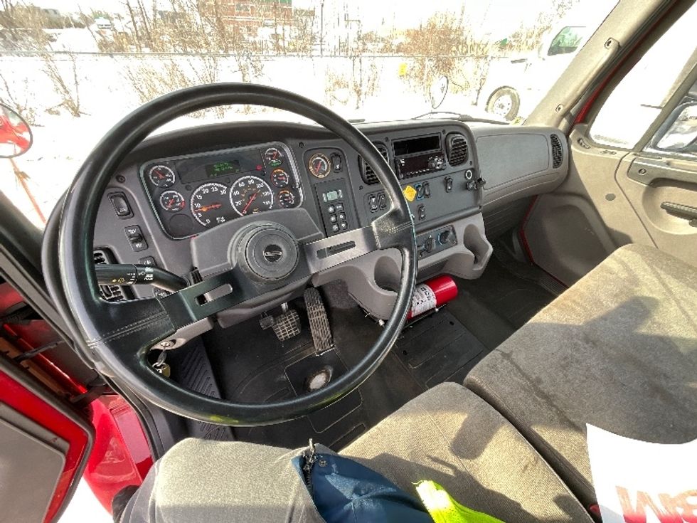 Cab and Chassis Truck-Light and Medium Duty Trucks-Freightliner-2019-M2-Boucherville-PQ-260,000\n\t\tkm-$ 44,250 - Image 15