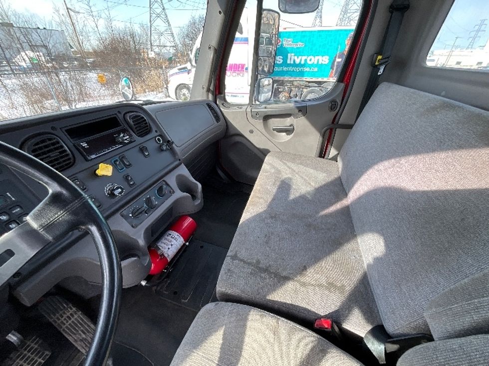 Cab and Chassis Truck-Light and Medium Duty Trucks-Freightliner-2019-M2-Boucherville-PQ-260,000\n\t\tkm-$ 44,250 - Image 17