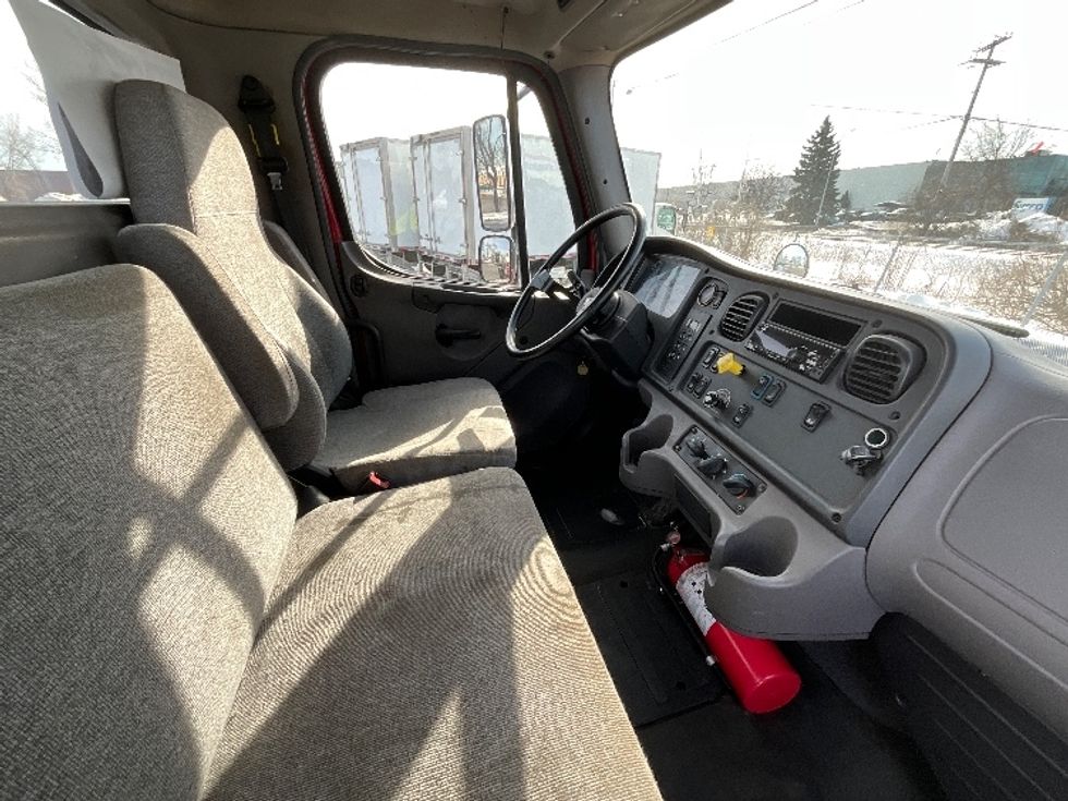Cab and Chassis Truck-Light and Medium Duty Trucks-Freightliner-2019-M2-Boucherville-PQ-260,000\n\t\tkm-$ 44,250 - Image 20
