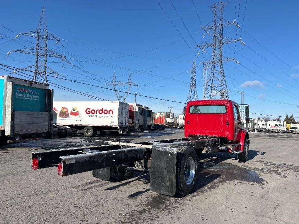 Cab and Chassis Truck-Light and Medium Duty Trucks-Freightliner-2019-M2-Boucherville-PQ-260,000\n\t\tkm-$ 44,250 - Image 9