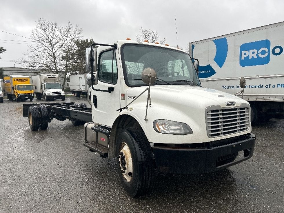 Cab and Chassis Truck-Light and Medium Duty Trucks-Freightliner-2019-M2-Delta-BC-315,300\n\t\tkm-$ 48,250 - Image 1
