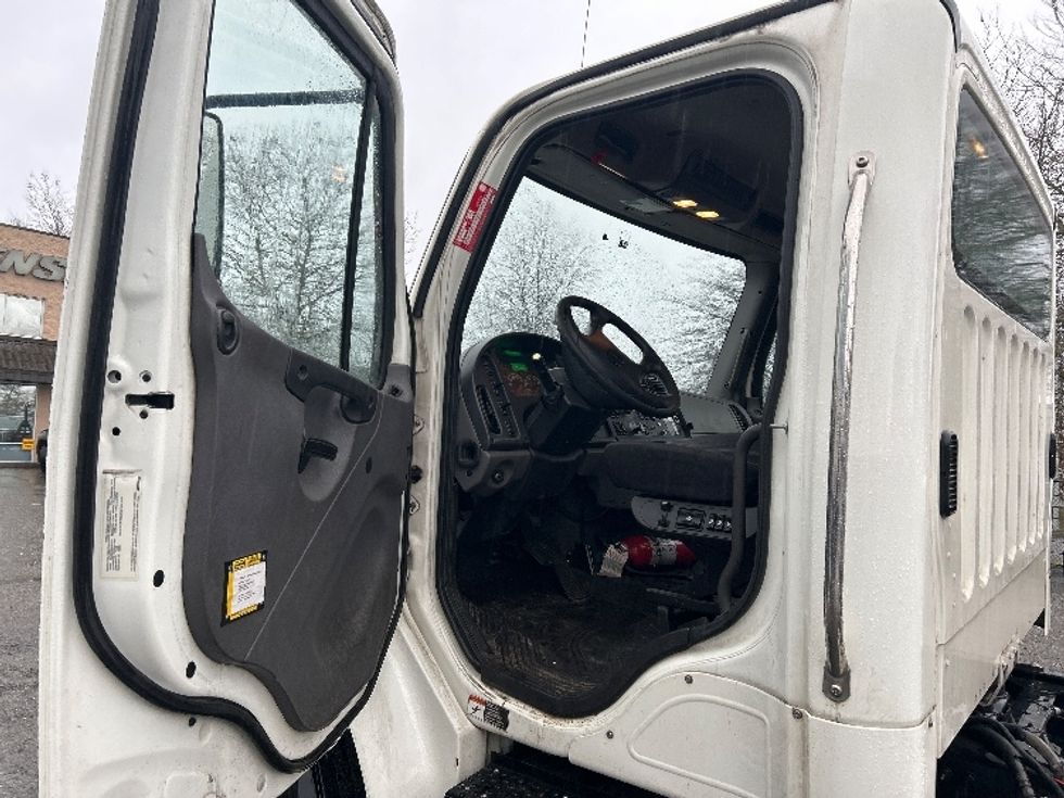 Cab and Chassis Truck-Light and Medium Duty Trucks-Freightliner-2019-M2-Delta-BC-315,300\n\t\tkm-$ 48,250 - Image 11