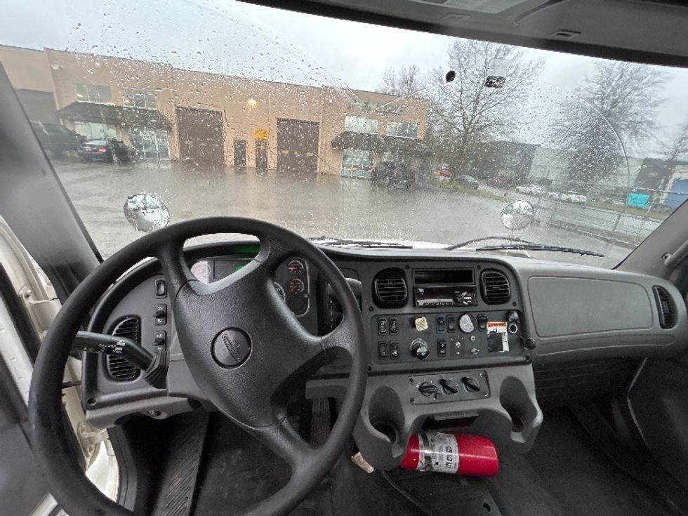 Cab and Chassis Truck-Light and Medium Duty Trucks-Freightliner-2019-M2-Delta-BC-315,300\n\t\tkm-$ 48,250 - Image 13
