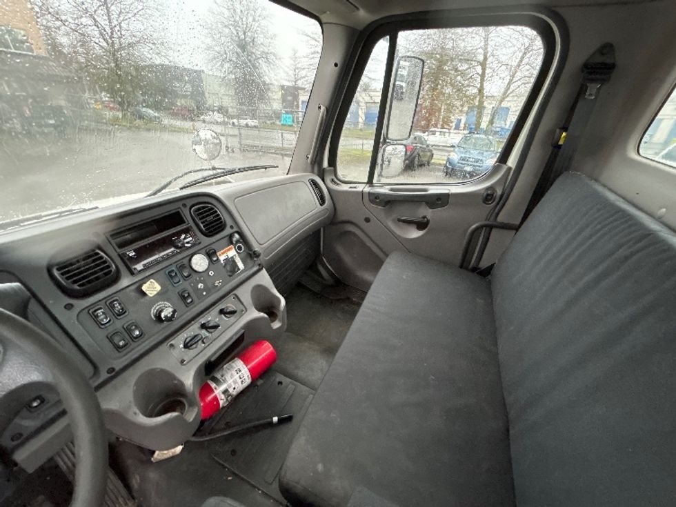 Cab and Chassis Truck-Light and Medium Duty Trucks-Freightliner-2019-M2-Delta-BC-315,300\n\t\tkm-$ 48,250 - Image 14