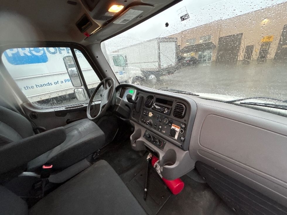 Cab and Chassis Truck-Light and Medium Duty Trucks-Freightliner-2019-M2-Delta-BC-315,300\n\t\tkm-$ 48,250 - Image 17