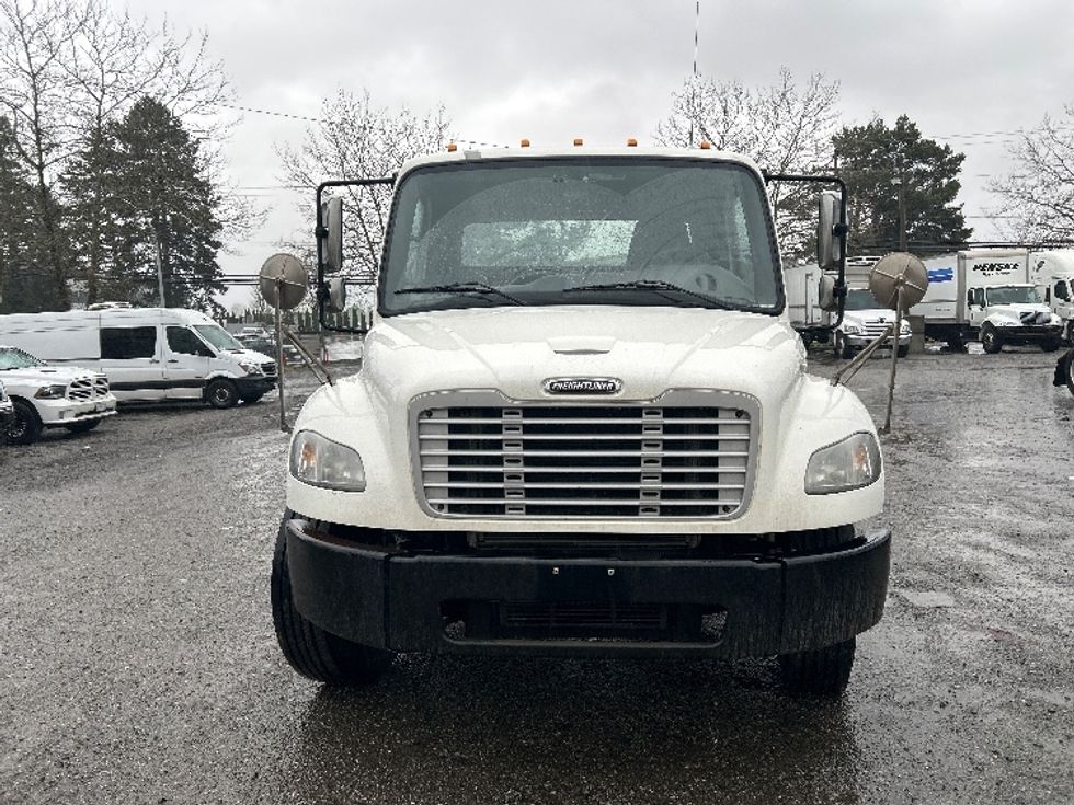 Cab and Chassis Truck-Light and Medium Duty Trucks-Freightliner-2019-M2-Delta-BC-315,300\n\t\tkm-$ 48,250 - Image 2