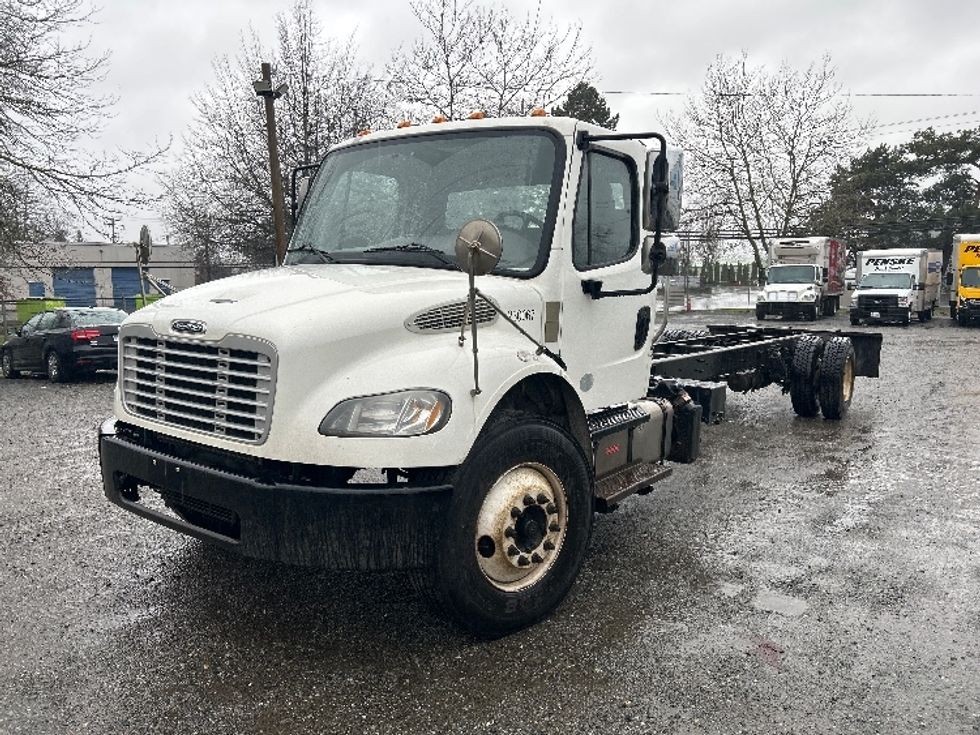 Cab and Chassis Truck-Light and Medium Duty Trucks-Freightliner-2019-M2-Delta-BC-315,300\n\t\tkm-$ 48,250 - Image 3