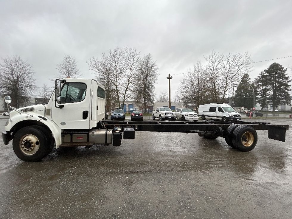 Cab and Chassis Truck-Light and Medium Duty Trucks-Freightliner-2019-M2-Delta-BC-315,300\n\t\tkm-$ 48,250 - Image 4