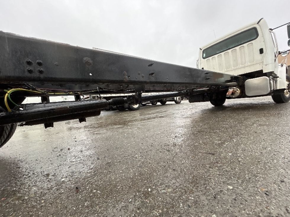 Cab and Chassis Truck-Light and Medium Duty Trucks-Freightliner-2019-M2-Delta-BC-315,300\n\t\tkm-$ 48,250 - Image 9