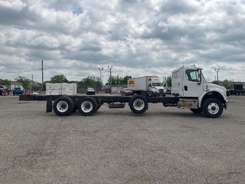 Cab and Chassis Truck-Light and Medium Duty Trucks-Freightliner-2019-M2-Flint-MI-391,304\n\t\tmiles-$ 34,250 - Image 11