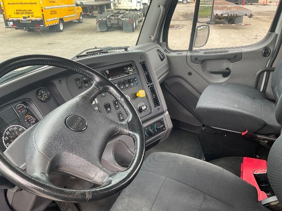Cab and Chassis Truck-Light and Medium Duty Trucks-Freightliner-2019-M2-Flint-MI-391,304\n\t\tmiles-$ 34,250 - Image 13