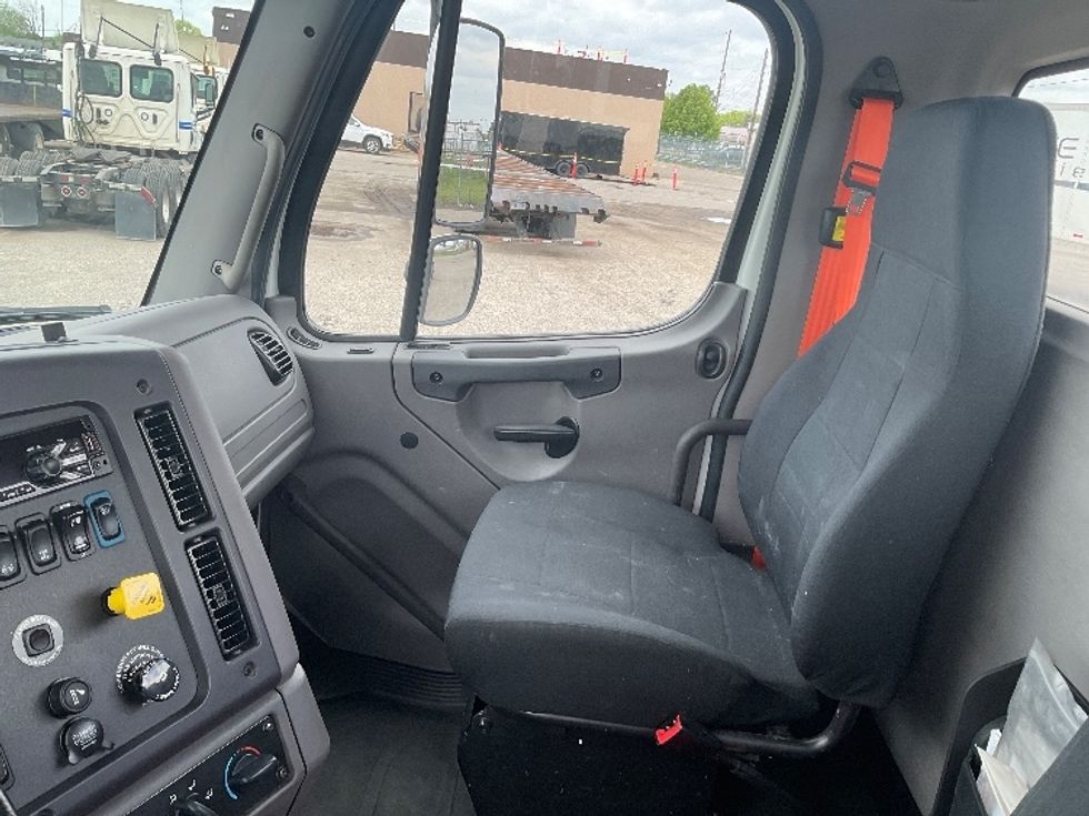 Cab and Chassis Truck-Light and Medium Duty Trucks-Freightliner-2019-M2-Flint-MI-391,304\n\t\tmiles-$ 34,250 - Image 15