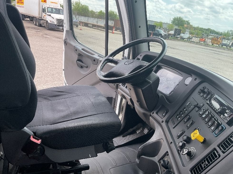 Cab and Chassis Truck-Light and Medium Duty Trucks-Freightliner-2019-M2-Flint-MI-391,304\n\t\tmiles-$ 34,250 - Image 18