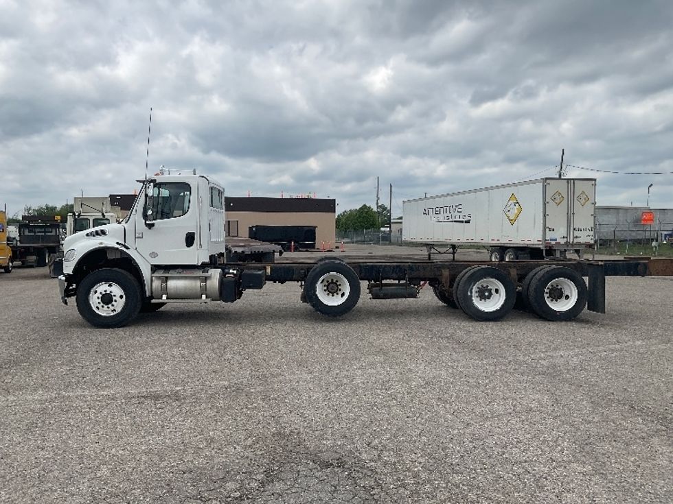 Cab and Chassis Truck-Light and Medium Duty Trucks-Freightliner-2019-M2-Flint-MI-391,304\n\t\tmiles-$ 34,250 - Image 4