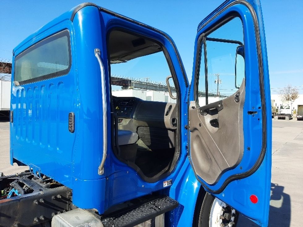 Cab and Chassis Truck-Light and Medium Duty Trucks-Freightliner-2019-M2-Fort Worth-TX-132,373\n\t\tmiles-$ 47,500 - Image 20