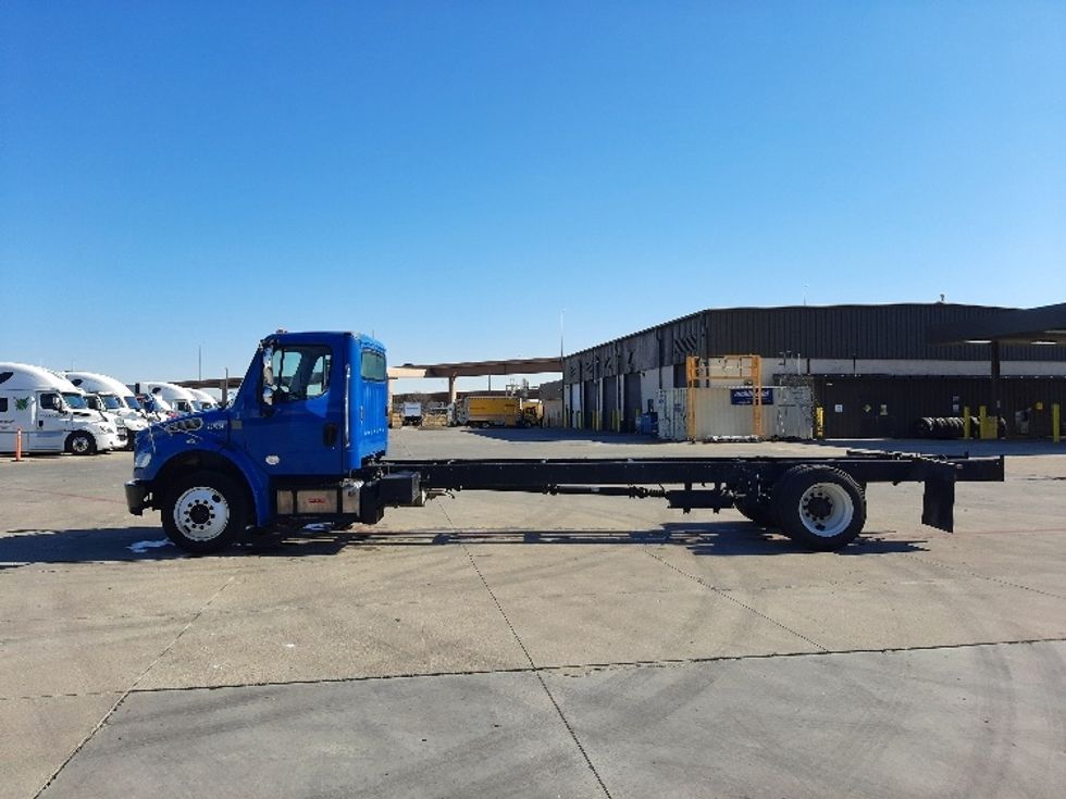 Cab and Chassis Truck-Light and Medium Duty Trucks-Freightliner-2019-M2-Fort Worth-TX-132,373\n\t\tmiles-$ 47,500 - Image 4