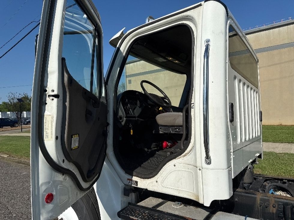 Cab and Chassis Truck-Light and Medium Duty Trucks-Freightliner-2019-M2-Homewood-AL-345,470\n\t\tmiles-$ 19,250 - Image 12