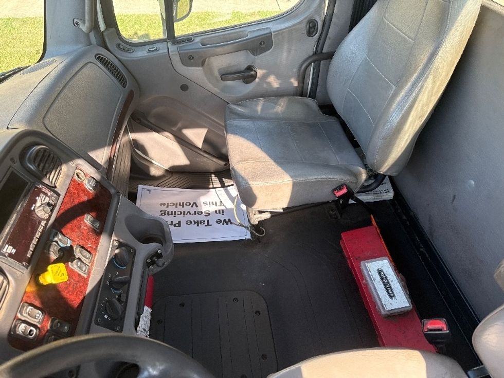 Cab and Chassis Truck-Light and Medium Duty Trucks-Freightliner-2019-M2-Homewood-AL-345,470\n\t\tmiles-$ 19,250 - Image 15