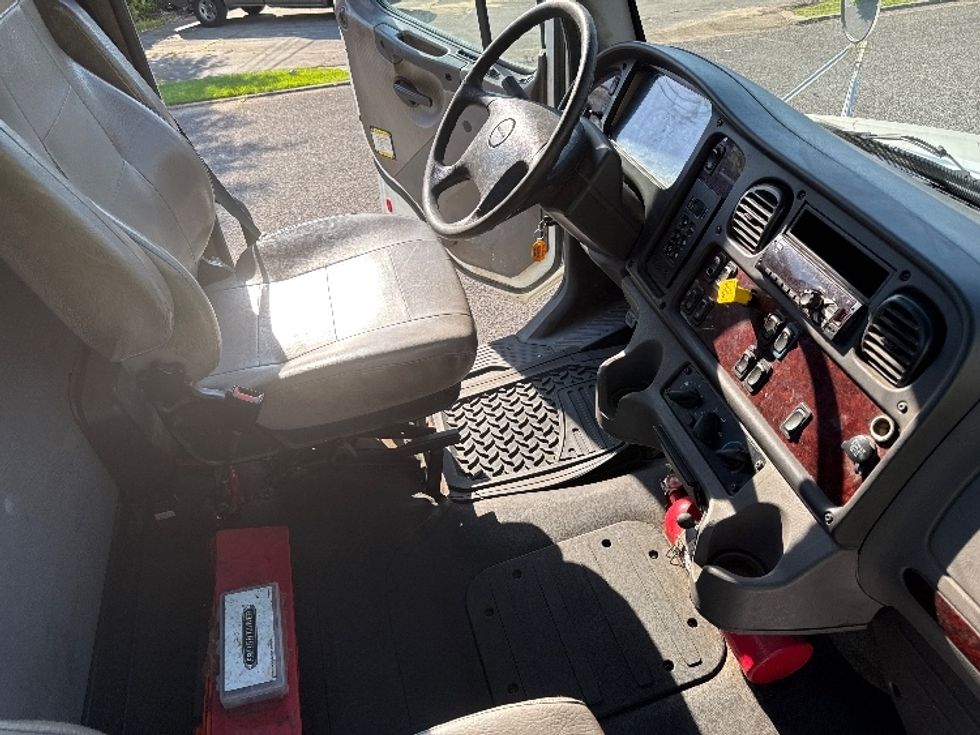 Cab and Chassis Truck-Light and Medium Duty Trucks-Freightliner-2019-M2-Homewood-AL-345,470\n\t\tmiles-$ 19,250 - Image 18