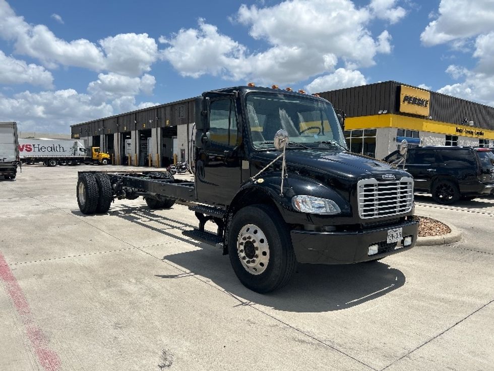 Cab and Chassis Truck-Light and Medium Duty Trucks-Freightliner-2019-M2-Houston-TX-127,558\n\t\tmiles-$ 42,750 - Image 1