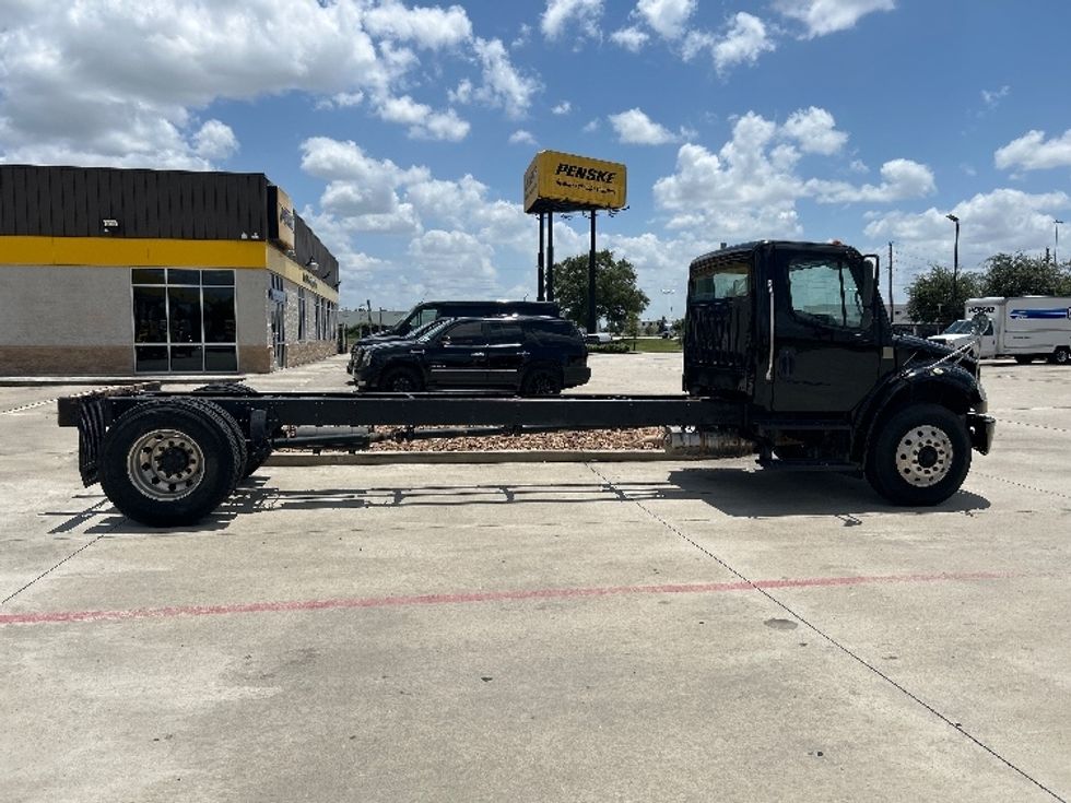 Cab and Chassis Truck-Light and Medium Duty Trucks-Freightliner-2019-M2-Houston-TX-127,558\n\t\tmiles-$ 42,750 - Image 10