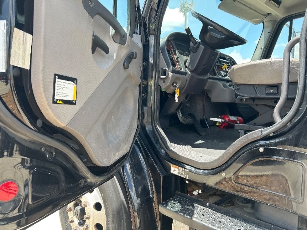 Cab and Chassis Truck-Light and Medium Duty Trucks-Freightliner-2019-M2-Houston-TX-127,558\n\t\tmiles-$ 42,750 - Image 11