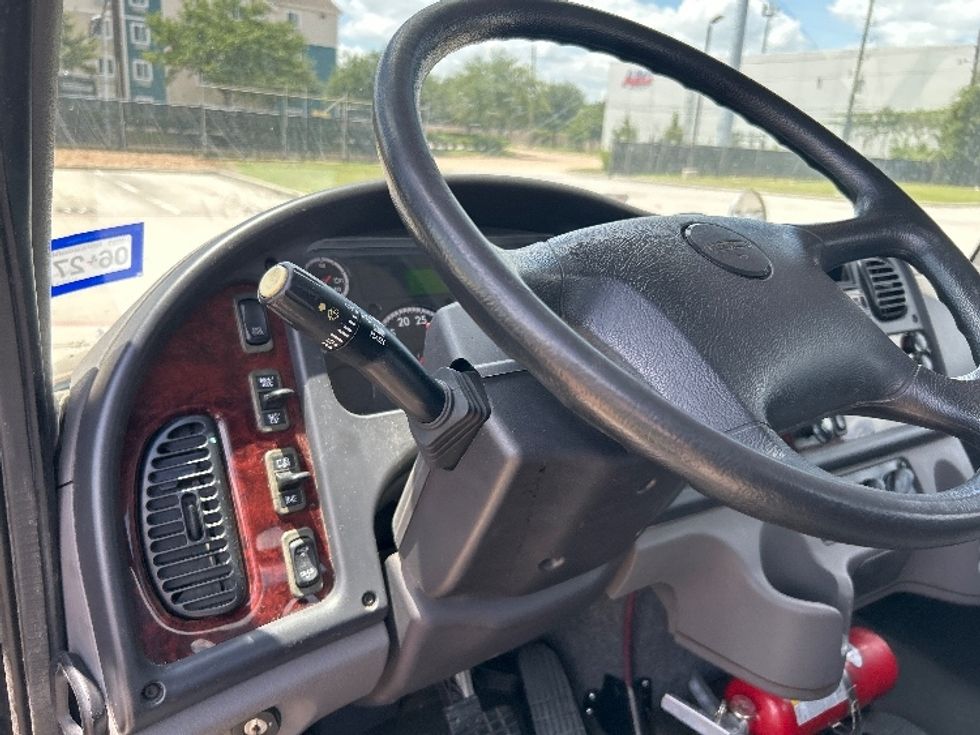Cab and Chassis Truck-Light and Medium Duty Trucks-Freightliner-2019-M2-Houston-TX-127,558\n\t\tmiles-$ 42,750 - Image 12