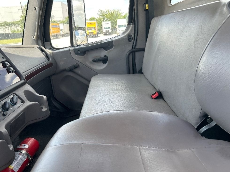 Cab and Chassis Truck-Light and Medium Duty Trucks-Freightliner-2019-M2-Houston-TX-127,558\n\t\tmiles-$ 42,750 - Image 14