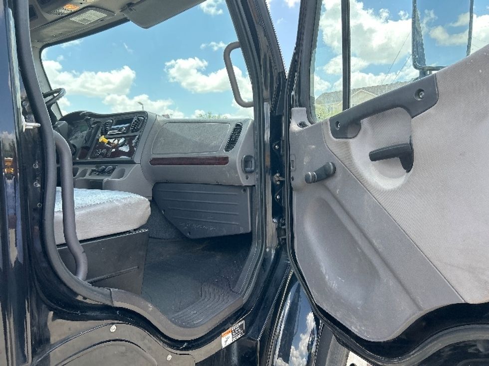 Cab and Chassis Truck-Light and Medium Duty Trucks-Freightliner-2019-M2-Houston-TX-127,558\n\t\tmiles-$ 42,750 - Image 15