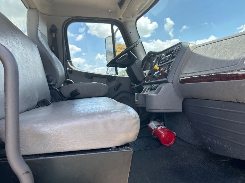 Cab and Chassis Truck-Light and Medium Duty Trucks-Freightliner-2019-M2-Houston-TX-127,558\n\t\tmiles-$ 42,750 - Image 17