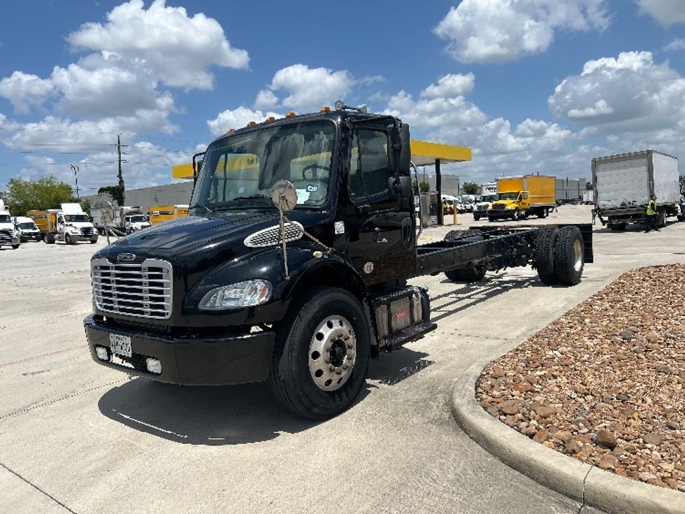 Cab and Chassis Truck-Light and Medium Duty Trucks-Freightliner-2019-M2-Houston-TX-127,558\n\t\tmiles-$ 42,750 - Image 3