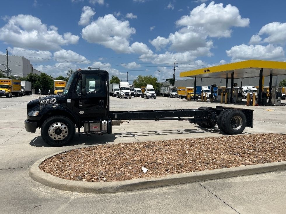 Cab and Chassis Truck-Light and Medium Duty Trucks-Freightliner-2019-M2-Houston-TX-127,558\n\t\tmiles-$ 42,750 - Image 4