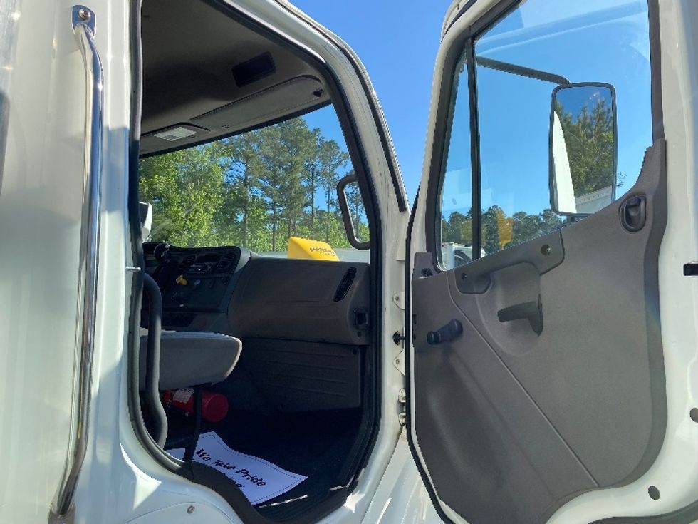 Cab and Chassis Truck-Light and Medium Duty Trucks-Freightliner-2019-M2-Ladson-SC-29,577\n\t\tmiles-$ 54,250 - Image 16
