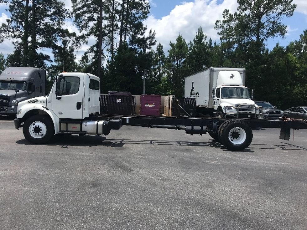 Cab and Chassis Truck-Light and Medium Duty Trucks-Freightliner-2019-M2-Ladson-SC-29,577\n\t\tmiles-$ 54,250 - Image 4