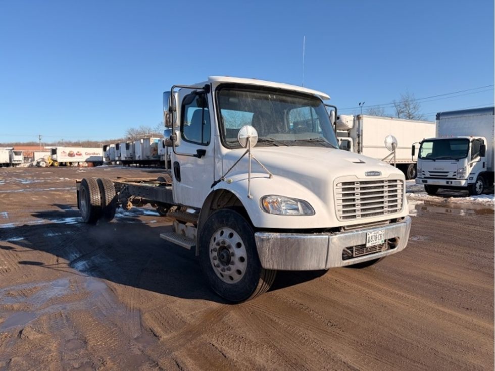 Cab and Chassis Truck-Light and Medium Duty Trucks-Freightliner-2019-M2-Londonderry-NH-154,460\n\t\tmiles-$ 37,000 - Image 1