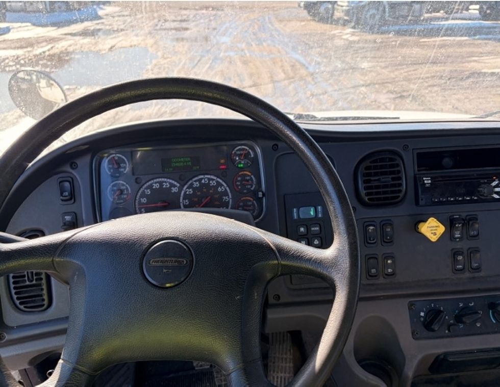 Cab and Chassis Truck-Light and Medium Duty Trucks-Freightliner-2019-M2-Londonderry-NH-154,460\n\t\tmiles-$ 37,000 - Image 10