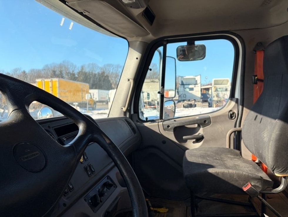 Cab and Chassis Truck-Light and Medium Duty Trucks-Freightliner-2019-M2-Londonderry-NH-154,460\n\t\tmiles-$ 37,000 - Image 11
