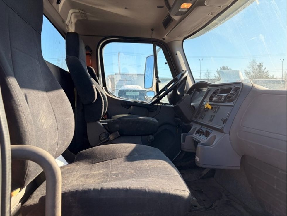 Cab and Chassis Truck-Light and Medium Duty Trucks-Freightliner-2019-M2-Londonderry-NH-154,460\n\t\tmiles-$ 37,000 - Image 14