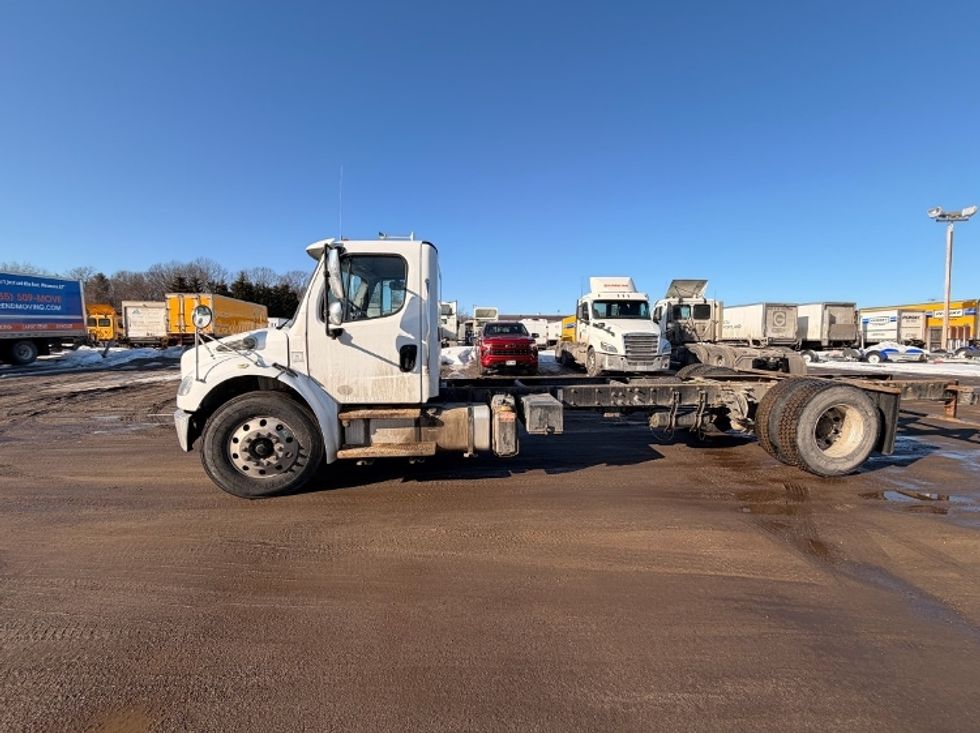 Cab and Chassis Truck-Light and Medium Duty Trucks-Freightliner-2019-M2-Londonderry-NH-154,460\n\t\tmiles-$ 37,000 - Image 3