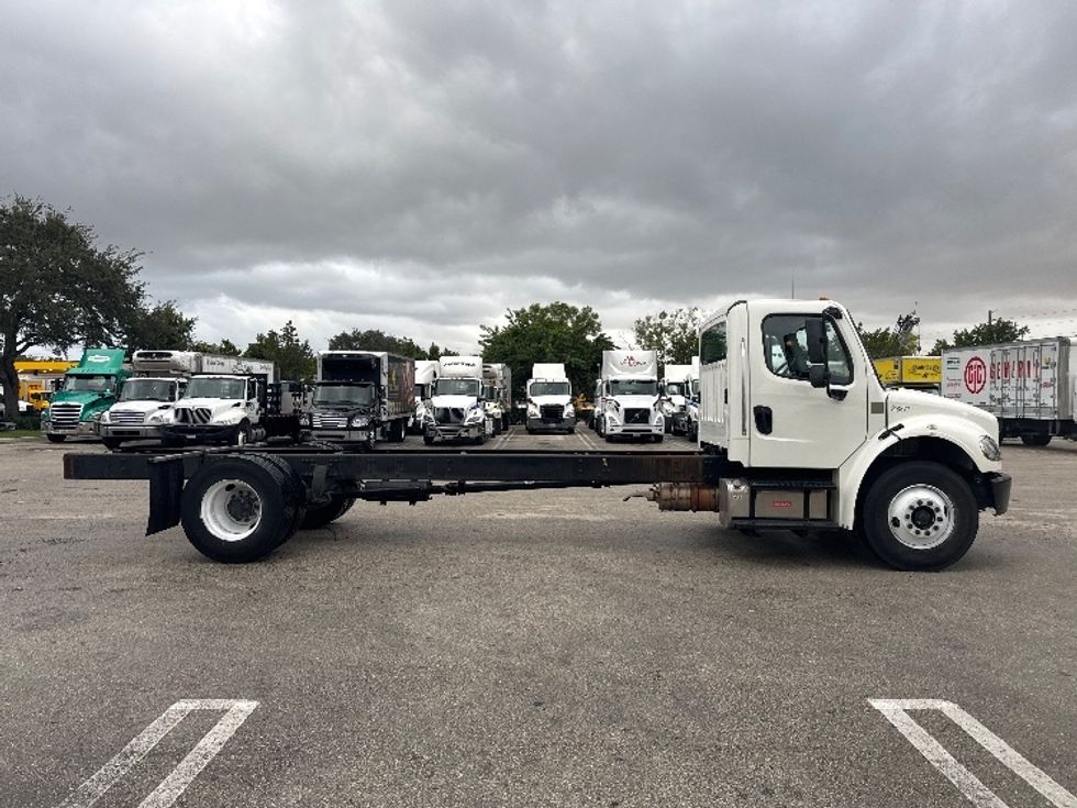 Cab and Chassis Truck-Light and Medium Duty Trucks-Freightliner-2019-M2-Medley-FL-260,108\n\t\tmiles-$ 21,250 - Image 13