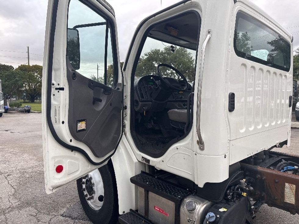 Cab and Chassis Truck-Light and Medium Duty Trucks-Freightliner-2019-M2-Medley-FL-260,108\n\t\tmiles-$ 21,250 - Image 14