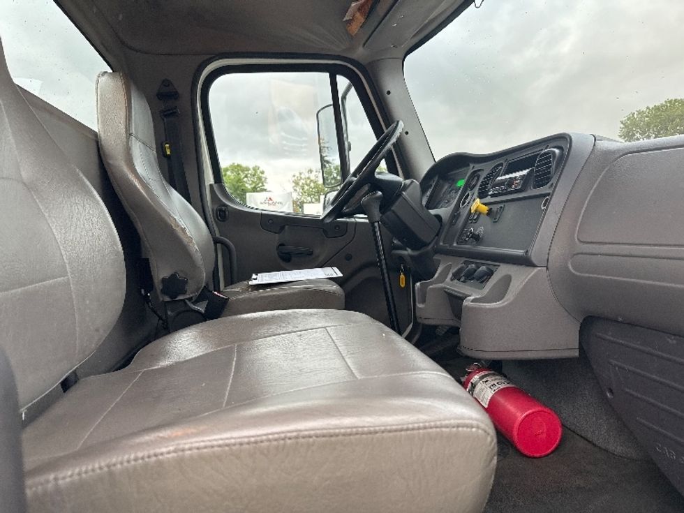 Cab and Chassis Truck-Light and Medium Duty Trucks-Freightliner-2019-M2-Medley-FL-260,108\n\t\tmiles-$ 21,250 - Image 20