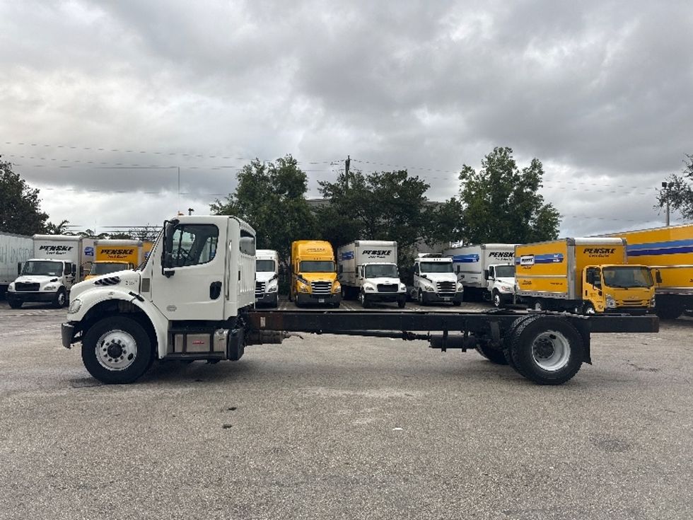Cab and Chassis Truck-Light and Medium Duty Trucks-Freightliner-2019-M2-Medley-FL-260,108\n\t\tmiles-$ 21,250 - Image 4