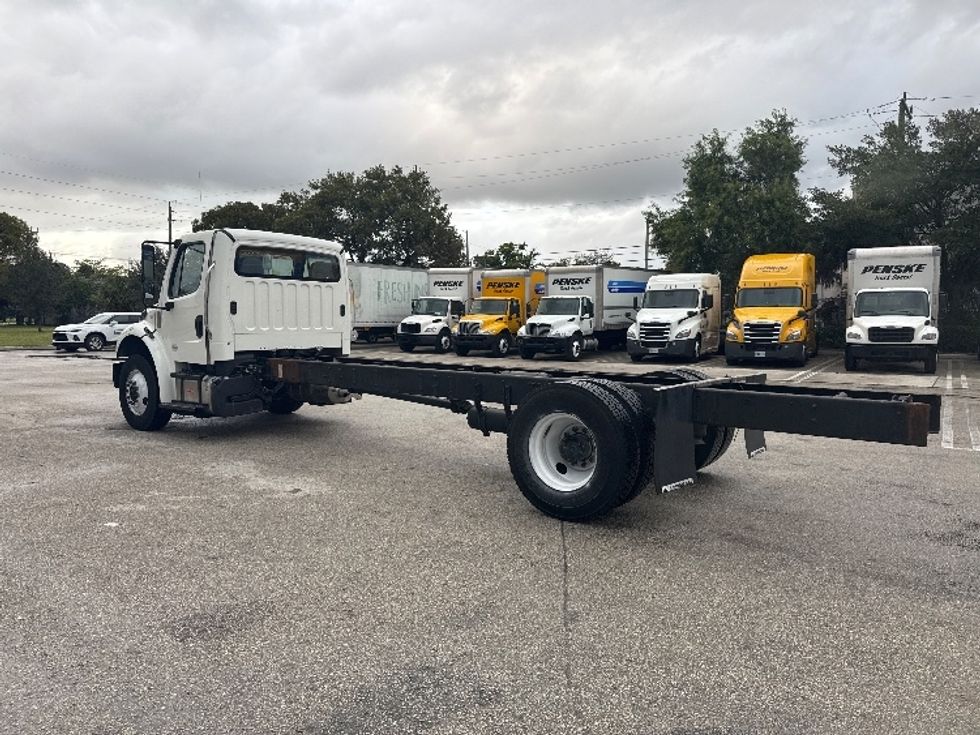 Cab and Chassis Truck-Light and Medium Duty Trucks-Freightliner-2019-M2-Medley-FL-260,108\n\t\tmiles-$ 21,250 - Image 6