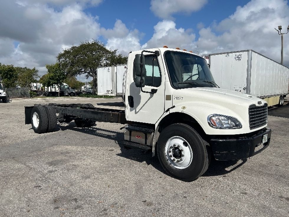 Cab and Chassis Truck-Light and Medium Duty Trucks-Freightliner-2019-M2-Medley-FL-260,800\n\t\tmiles-$ 20,750 - Image 1