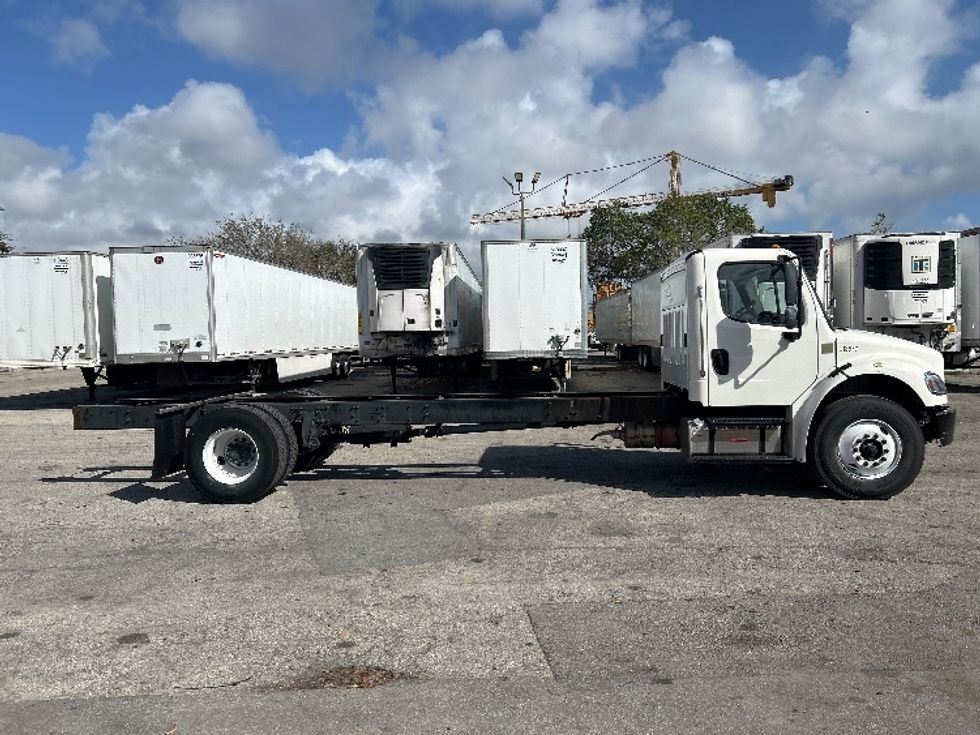 Cab and Chassis Truck-Light and Medium Duty Trucks-Freightliner-2019-M2-Medley-FL-260,800\n\t\tmiles-$ 20,750 - Image 11