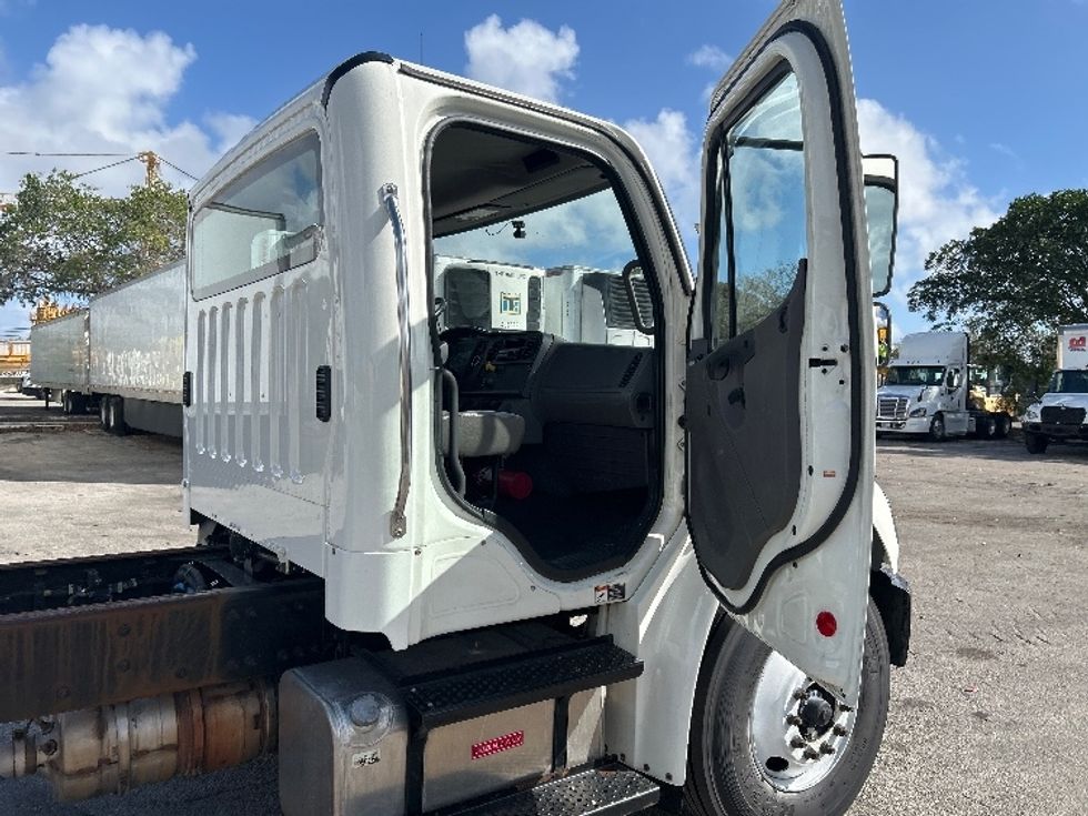 Cab and Chassis Truck-Light and Medium Duty Trucks-Freightliner-2019-M2-Medley-FL-260,800\n\t\tmiles-$ 20,750 - Image 16