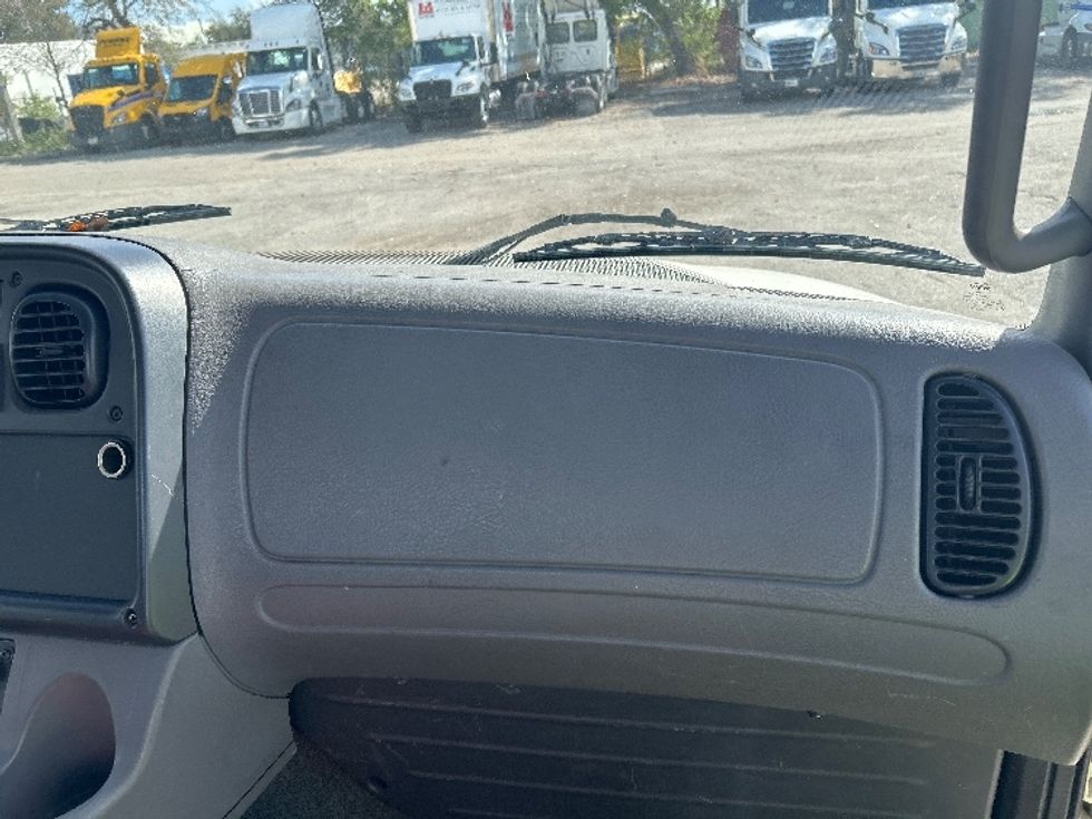 Cab and Chassis Truck-Light and Medium Duty Trucks-Freightliner-2019-M2-Medley-FL-260,800\n\t\tmiles-$ 20,750 - Image 17