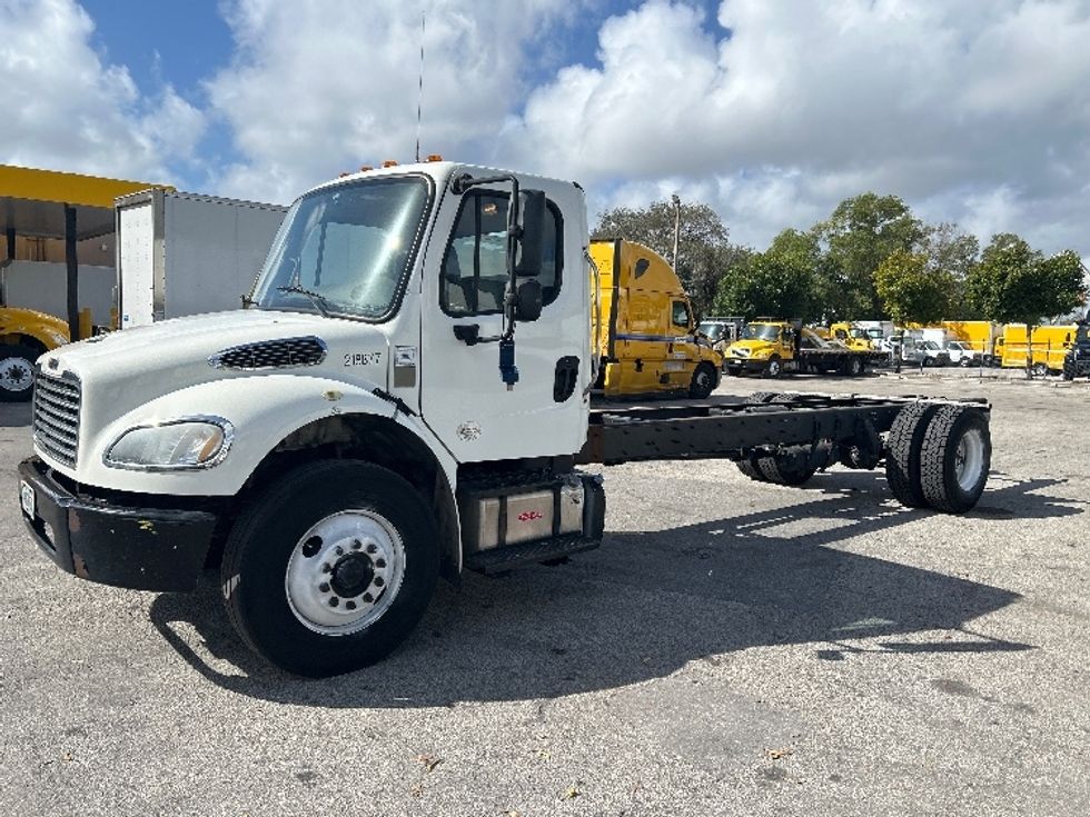 Cab and Chassis Truck-Light and Medium Duty Trucks-Freightliner-2019-M2-Medley-FL-260,800\n\t\tmiles-$ 20,750 - Image 3