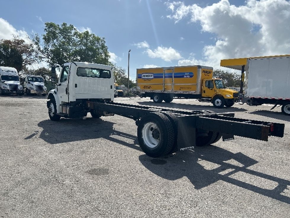 Cab and Chassis Truck-Light and Medium Duty Trucks-Freightliner-2019-M2-Medley-FL-260,800\n\t\tmiles-$ 20,750 - Image 6